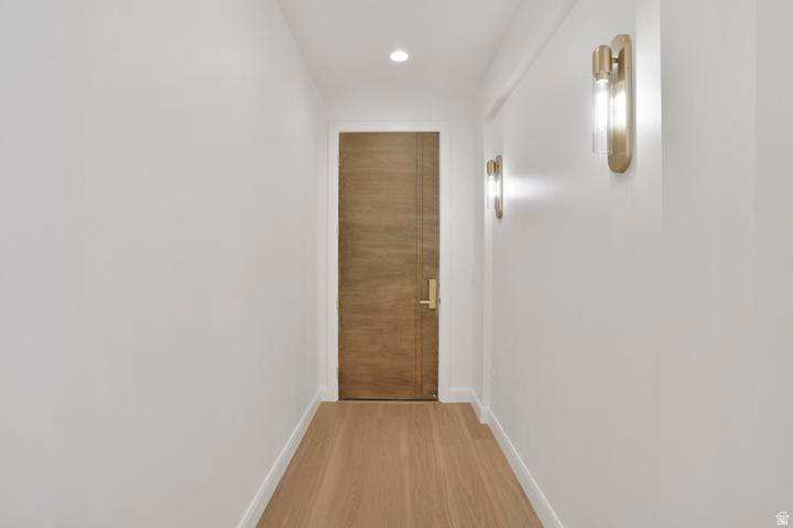 990 N MANEN ST photo 2