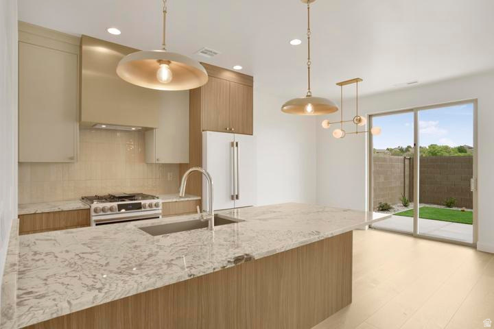 990 N MANEN ST photo 4