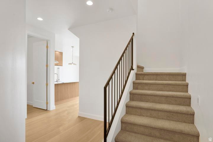 990 N MANEN ST photo 3