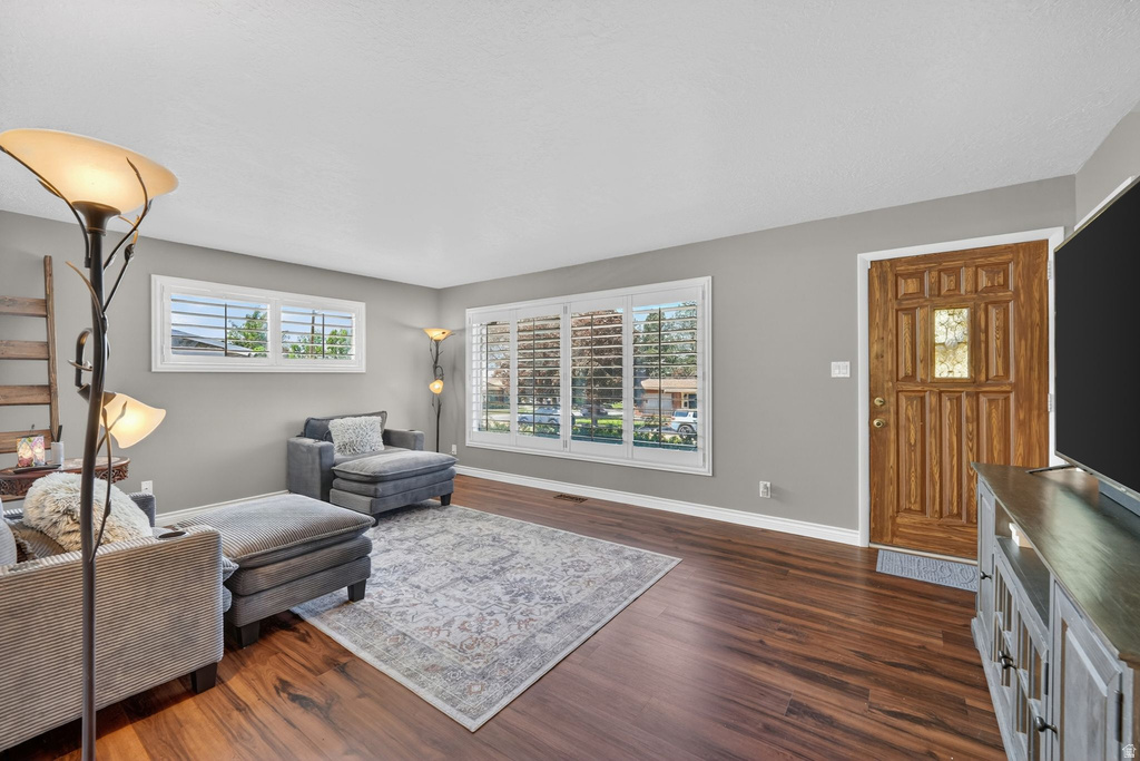 930 S TAYLOR E photo 2