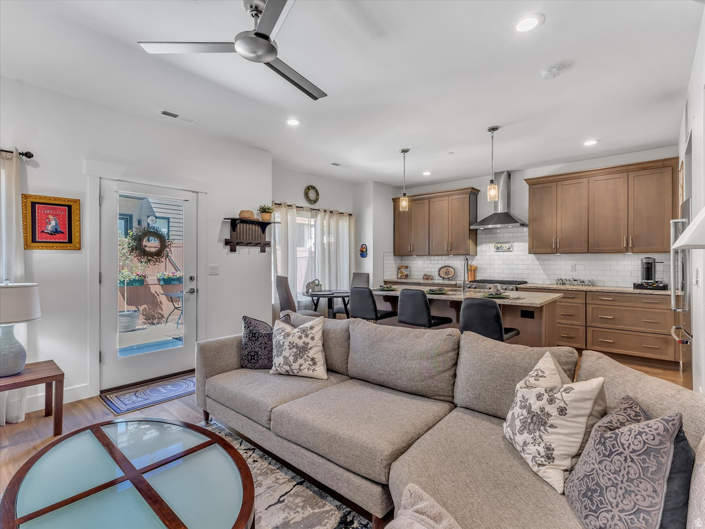8257 N SANDALWOOD LN photo 4