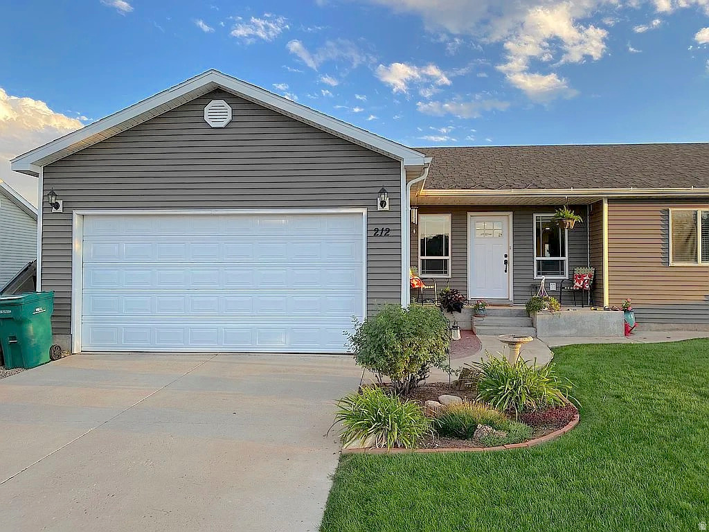 212 E 500 S photo 2