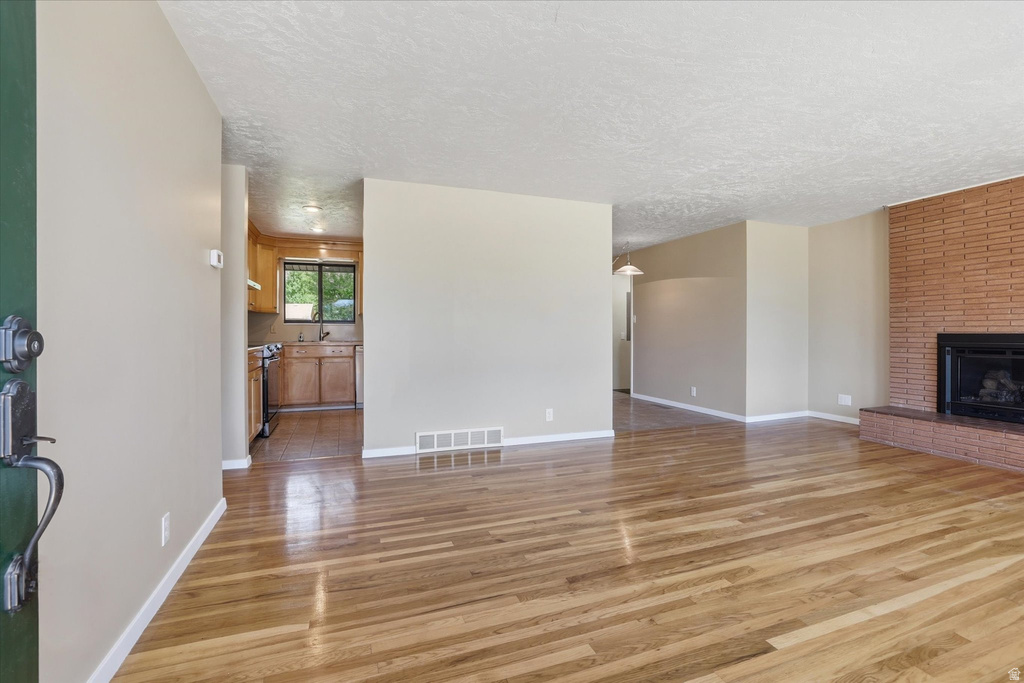 516 N 200 E photo 3