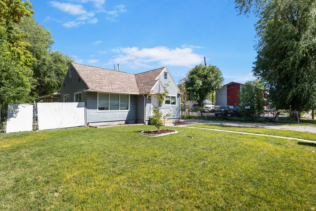 854 S GRANT AVE photo 4
