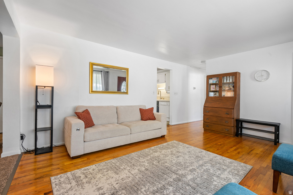 181 W FRANCIS AVE photo 4