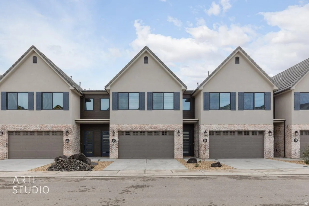 960  HERITAGE DR #27