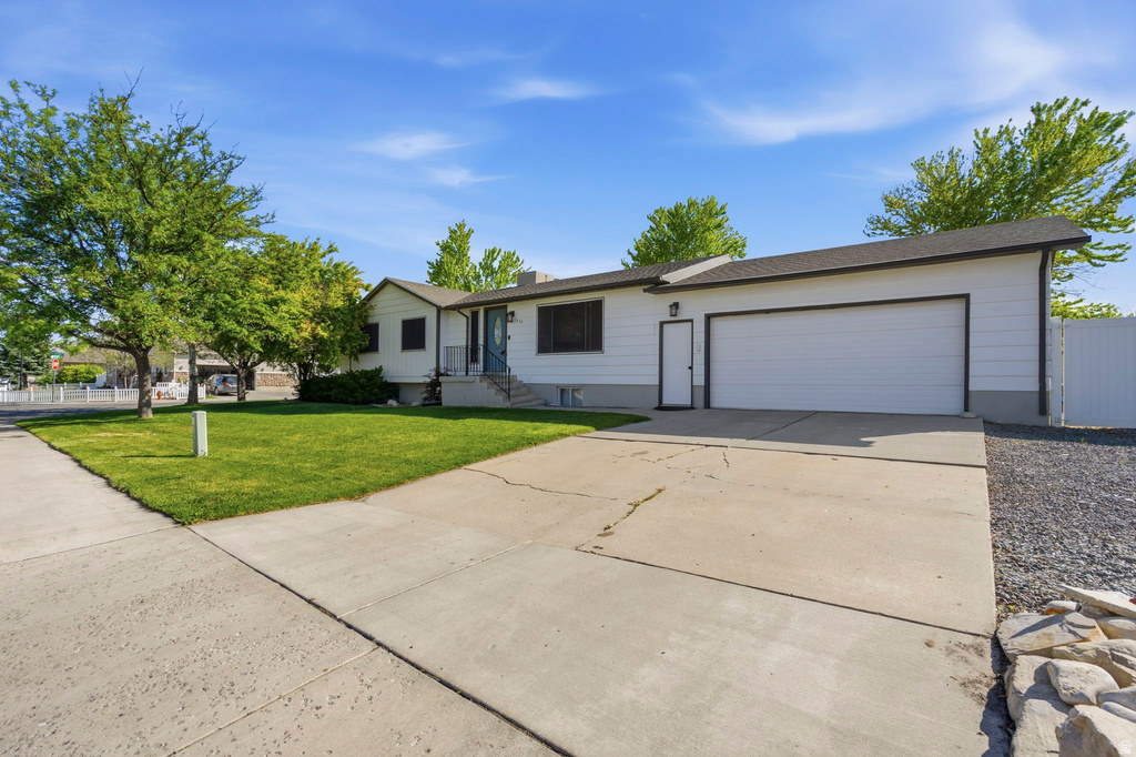 1438 N TRINNAMAN W LN photo 4