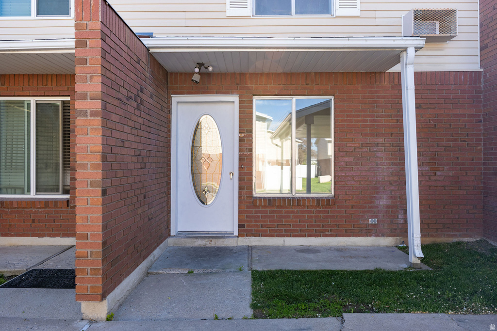 283 W 600 N photo 3