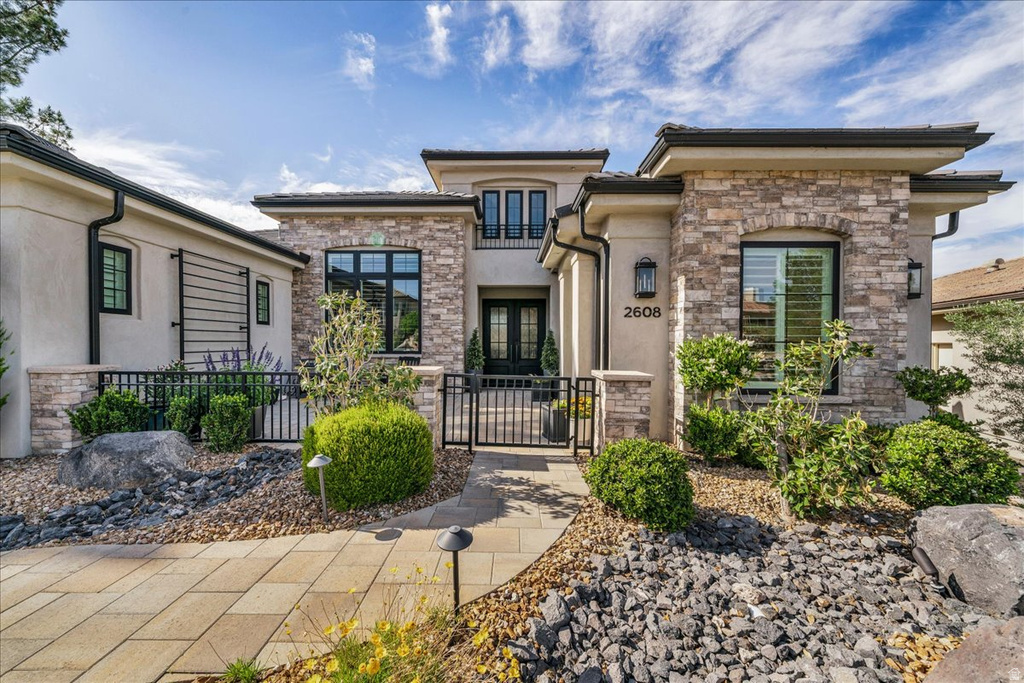 2608 W CANYON RIDGE RD photo 3