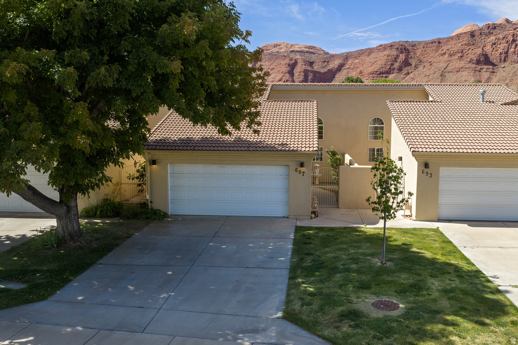687 W HALE AVE photo 3