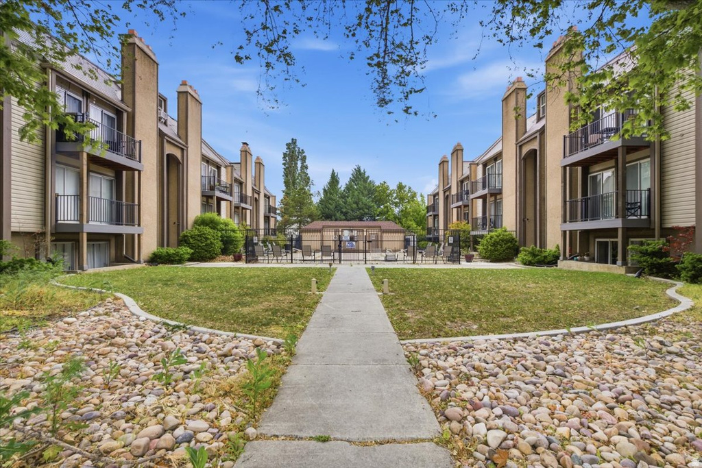 5328 S 570 E photo 3