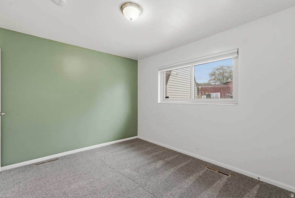 Room featuring a single accent wall, neutral carpeting, and white baseboards