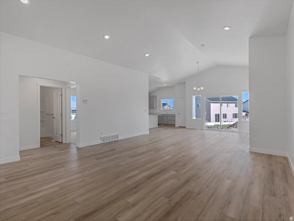 212 E 770 N photo 3