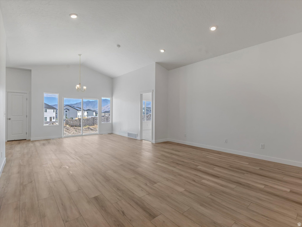 212 E 770 N photo 4