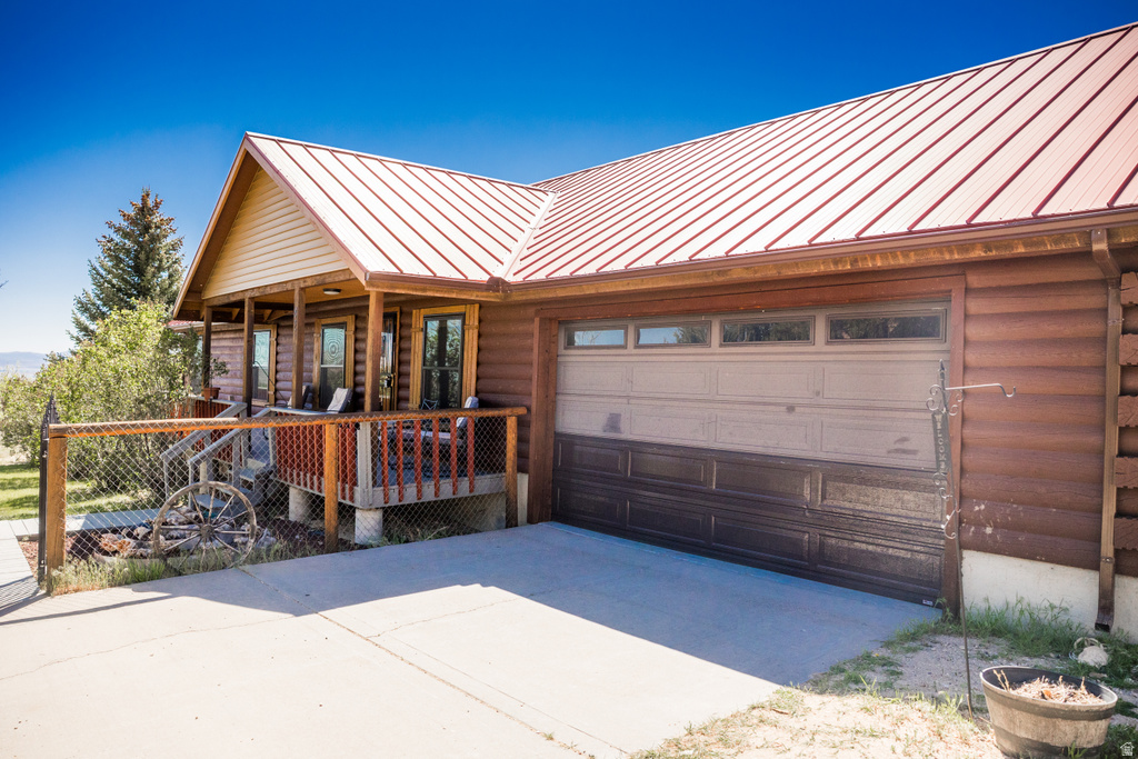 821 ERICKSON LN photo 3