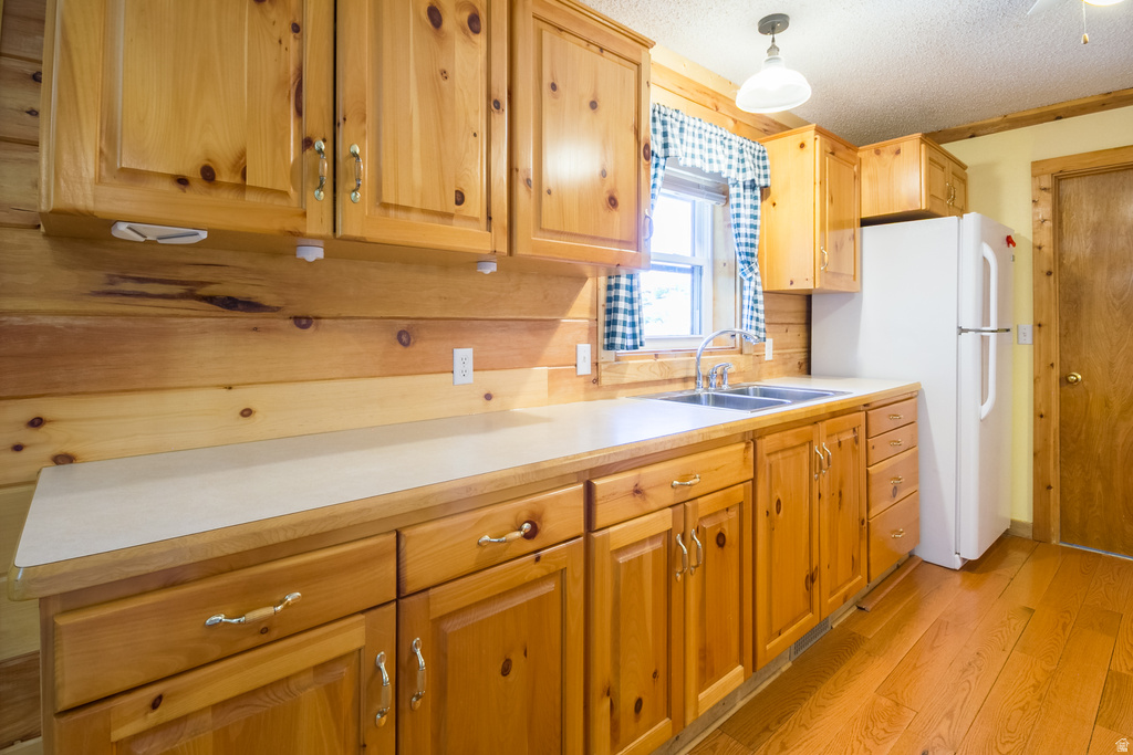 821 ERICKSON LN photo 4
