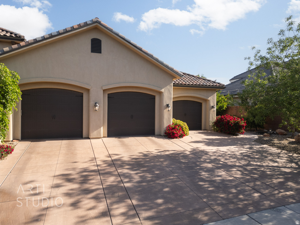 2461 E LAGRASSE CIR photo 4