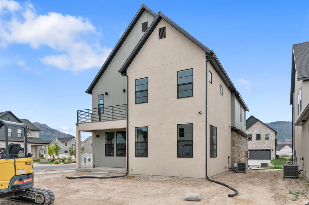 1567 N 3250 W photo 4