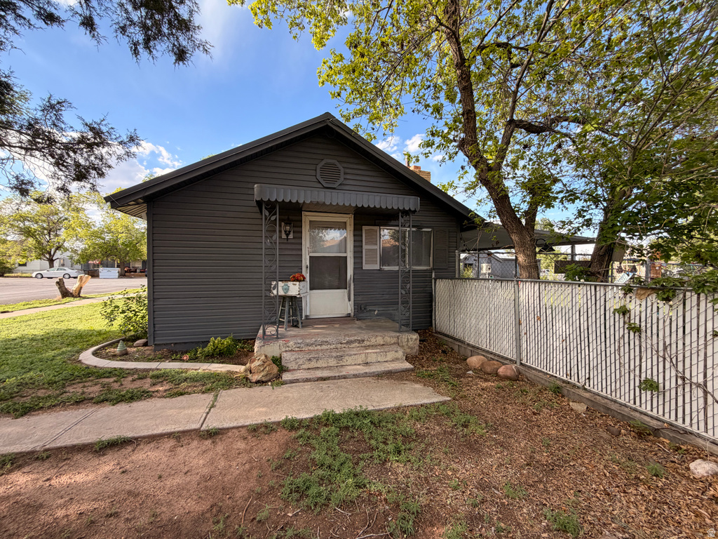 492 N 500 E photo 3