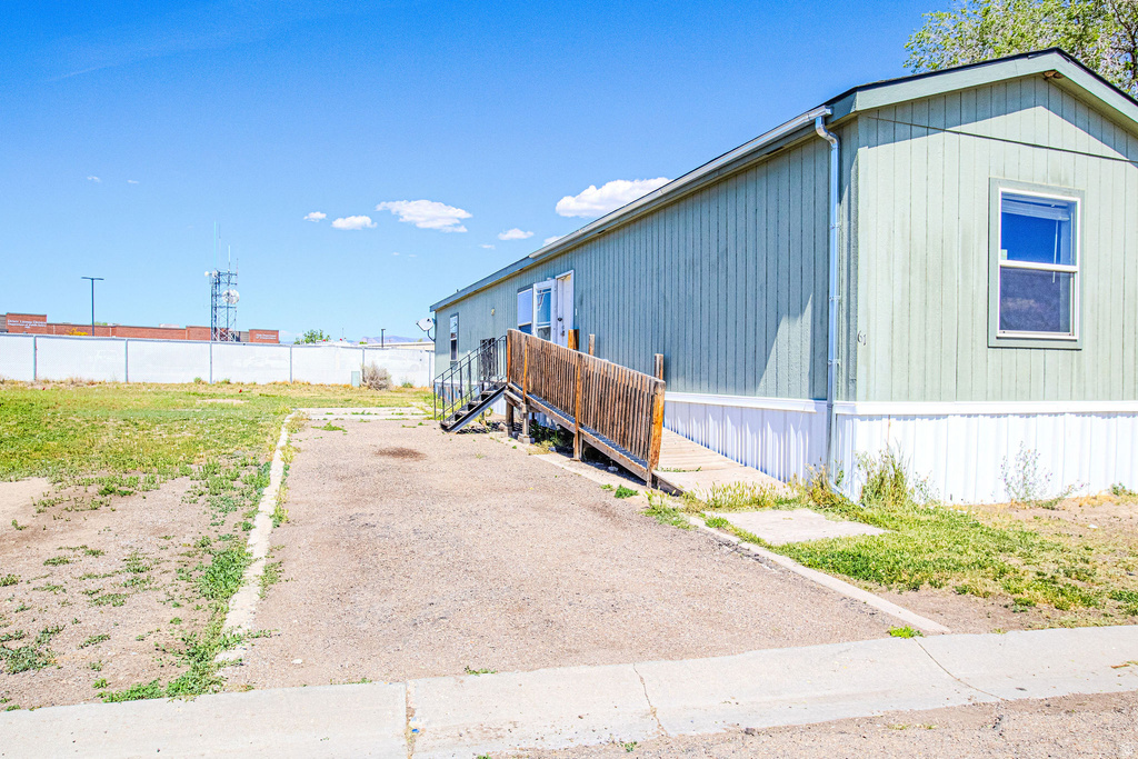 1101 S CARBON AVE photo 3