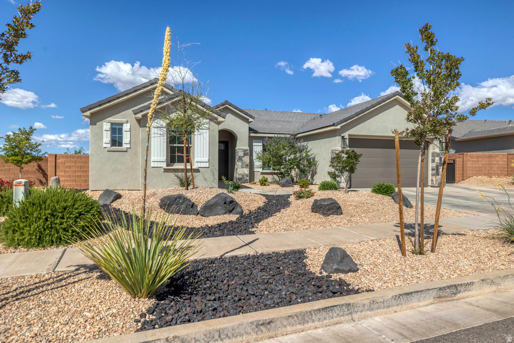 409 N SAGE GROUSE DR photo 2