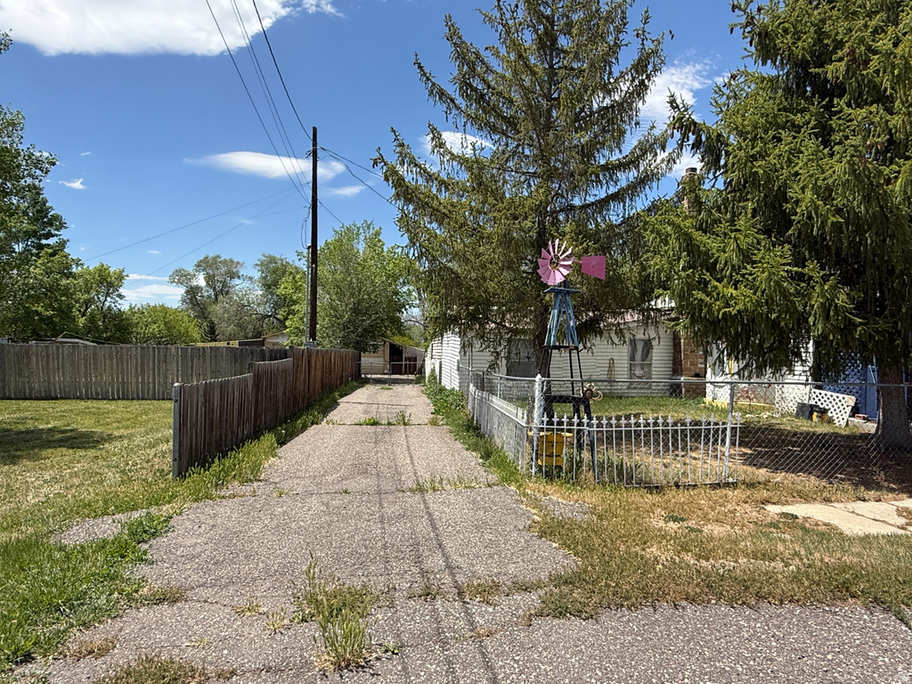 316 S 100 W photo 3