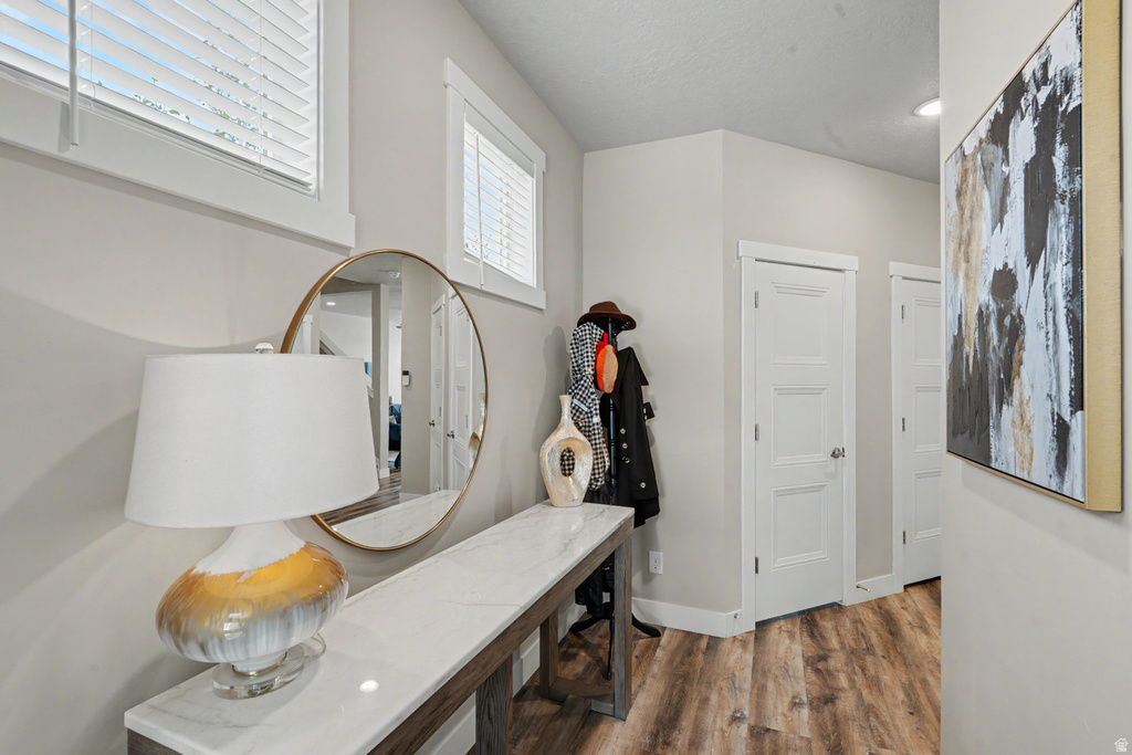 1303 E WEYBURN LN photo 3