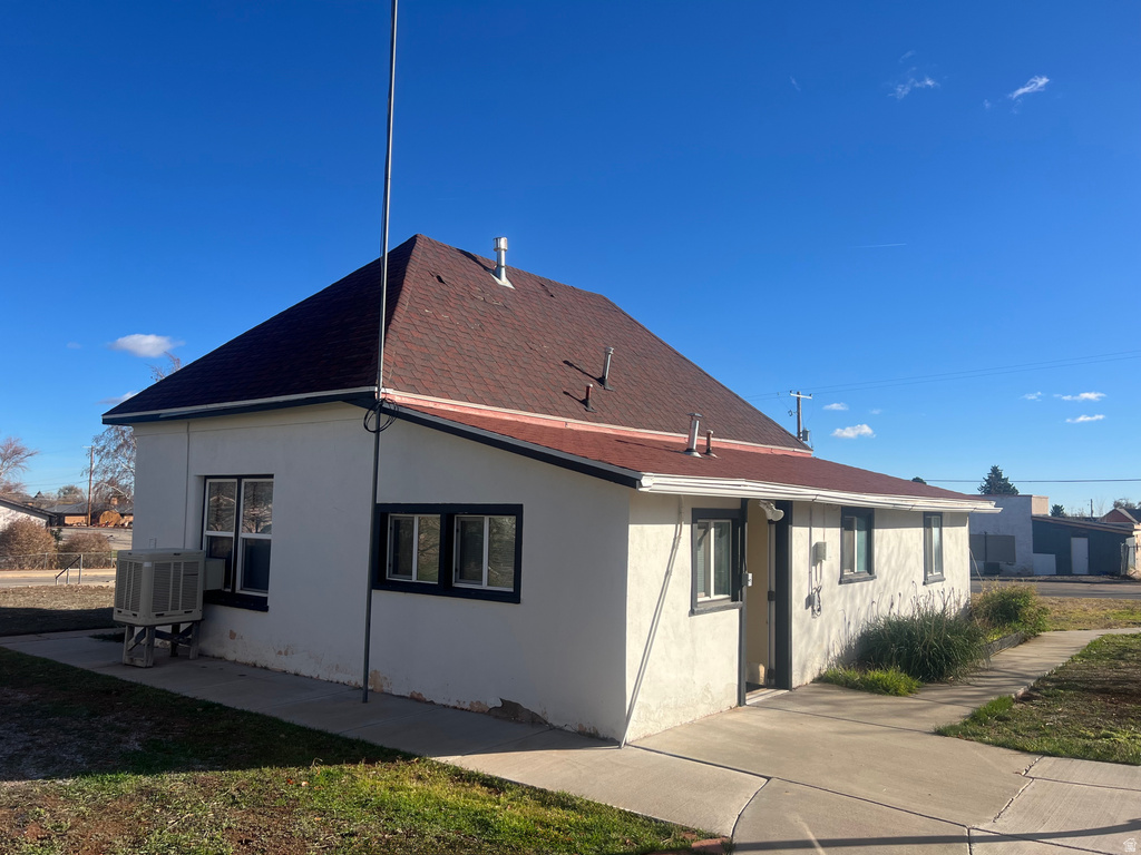 115 N 400 W photo 4