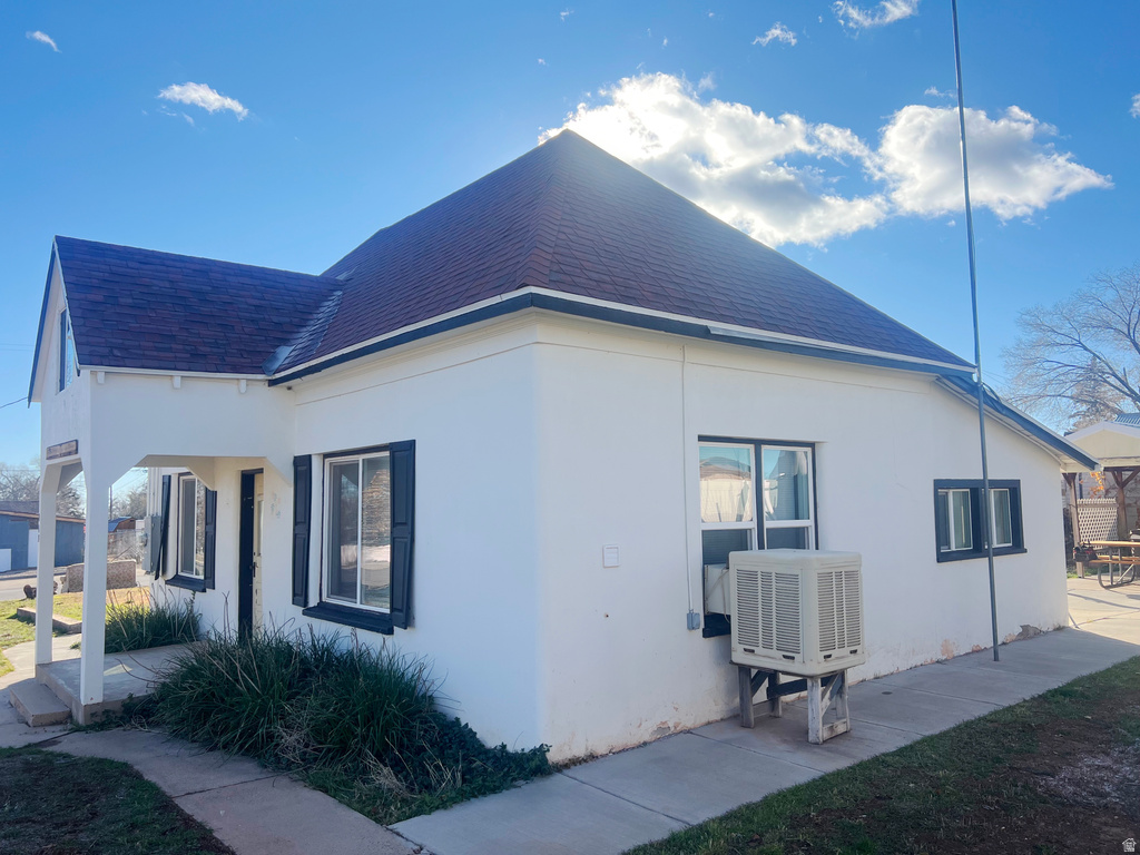 115 N 400 W photo 3