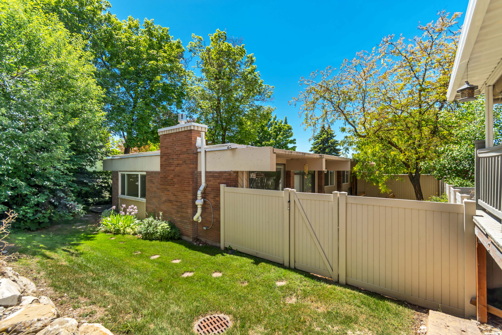 2242 N 390 E photo 4