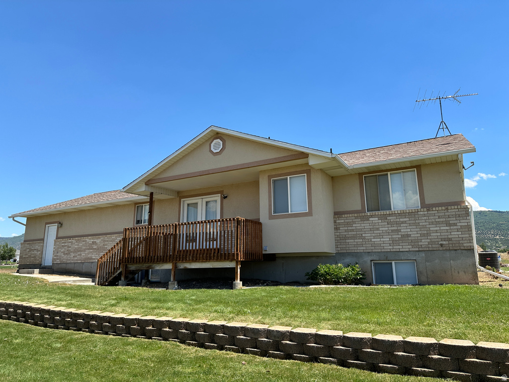 525 N 100 E photo 3