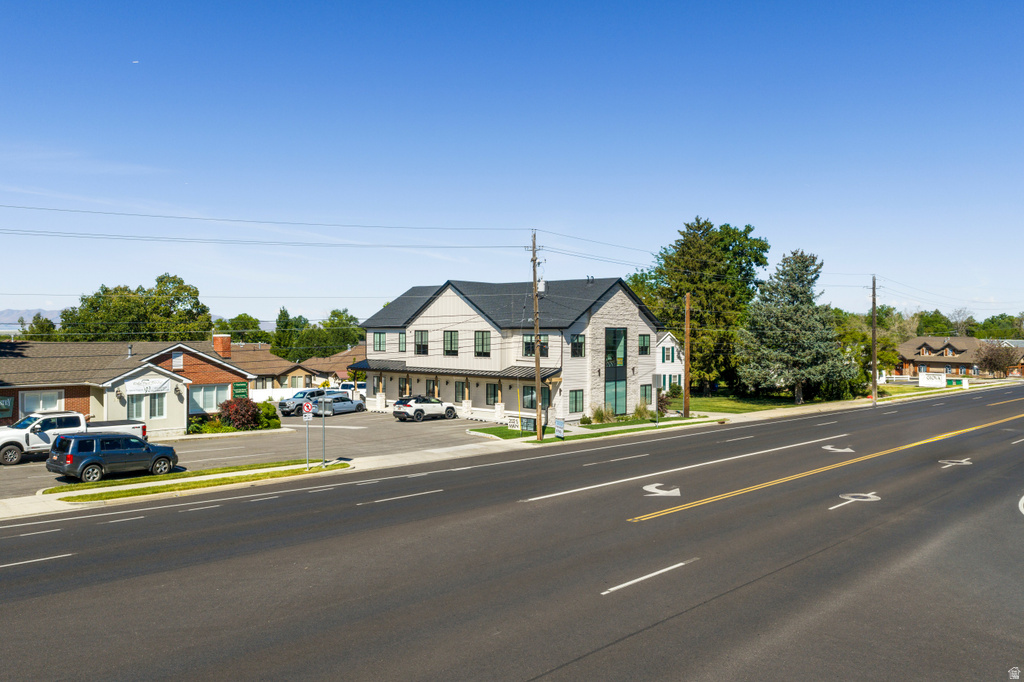 202 S MAIN ST photo 2