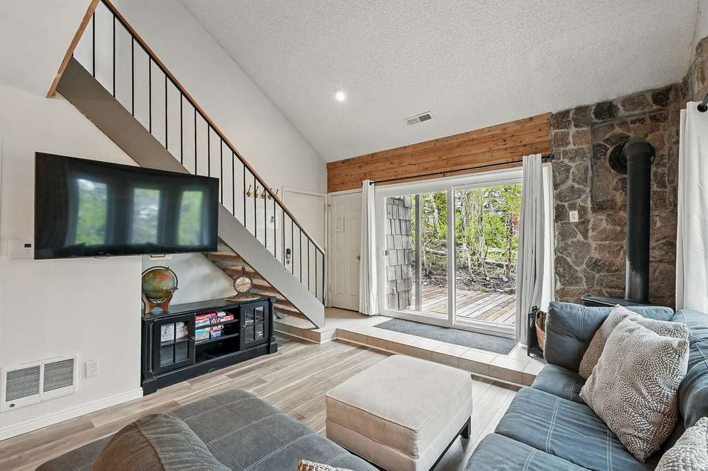 286 W EAGLES ROOST ST photo 4