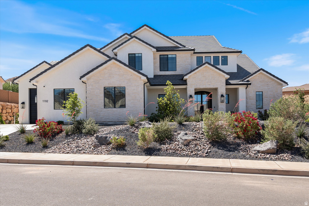1192 E CORRAL WAY photo 3