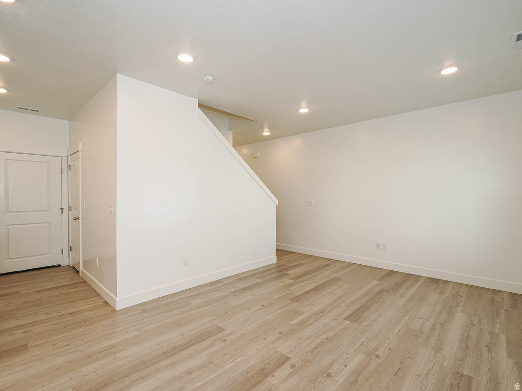 565 N 225 E photo 4