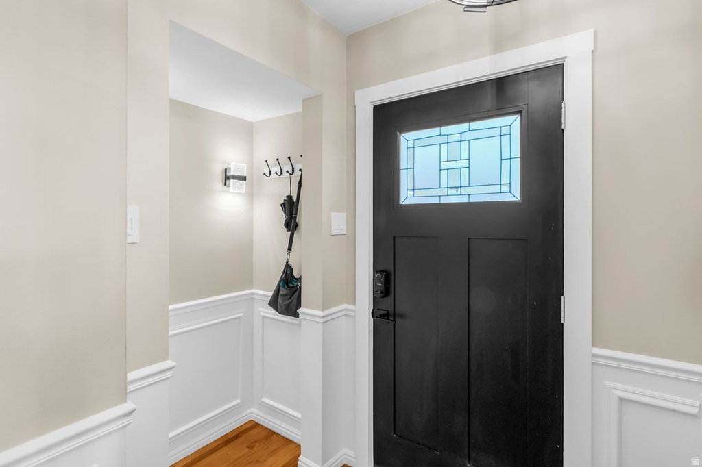 487 E NINTH AVE photo 3