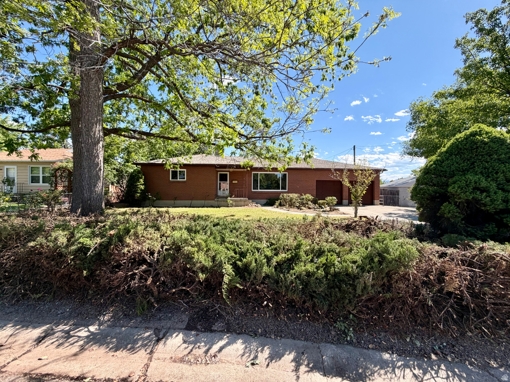 1144 E HILLVIEW DR photo 2