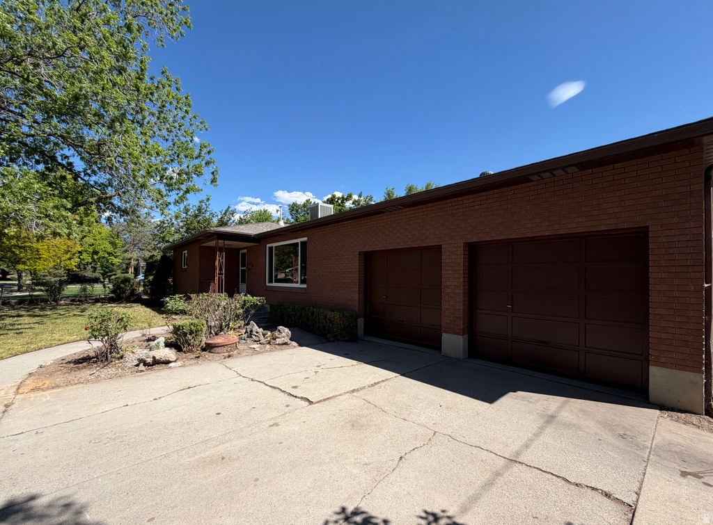 1144 E HILLVIEW DR photo 4