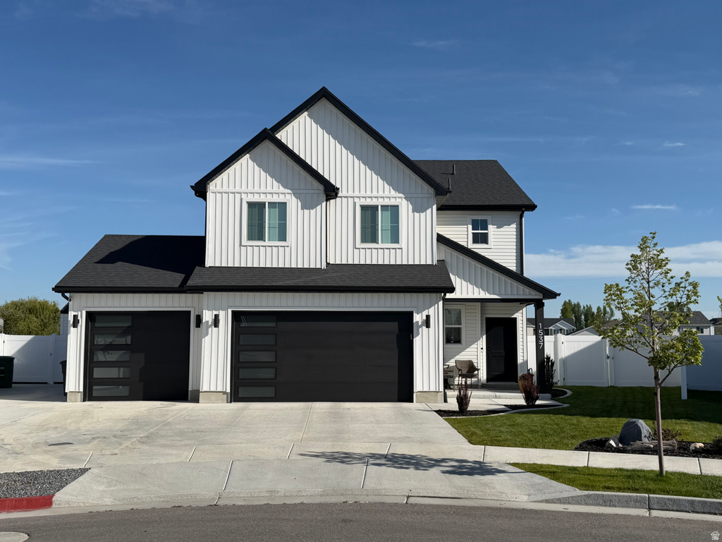 1537 SWALLOW CIR photo 2