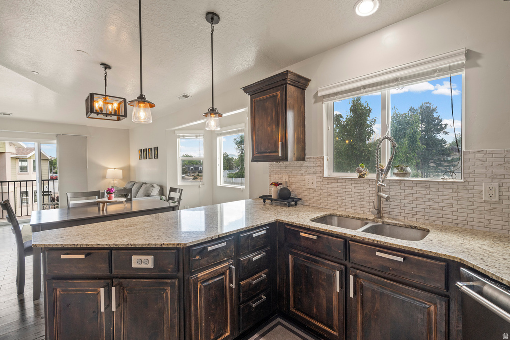 8248 S RESACA DR photo 2