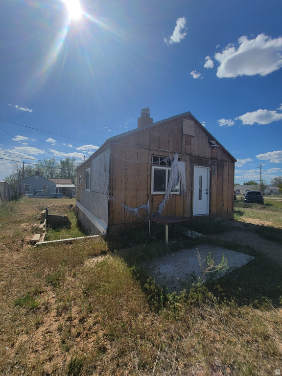 136 W WHITMORE DR photo 4