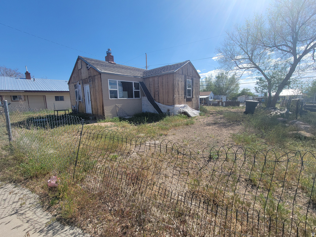 136 W WHITMORE DR photo 3