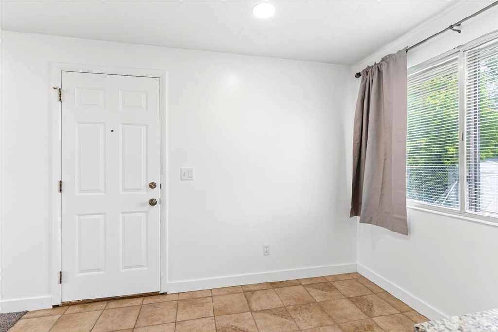209 N 850 E photo 5