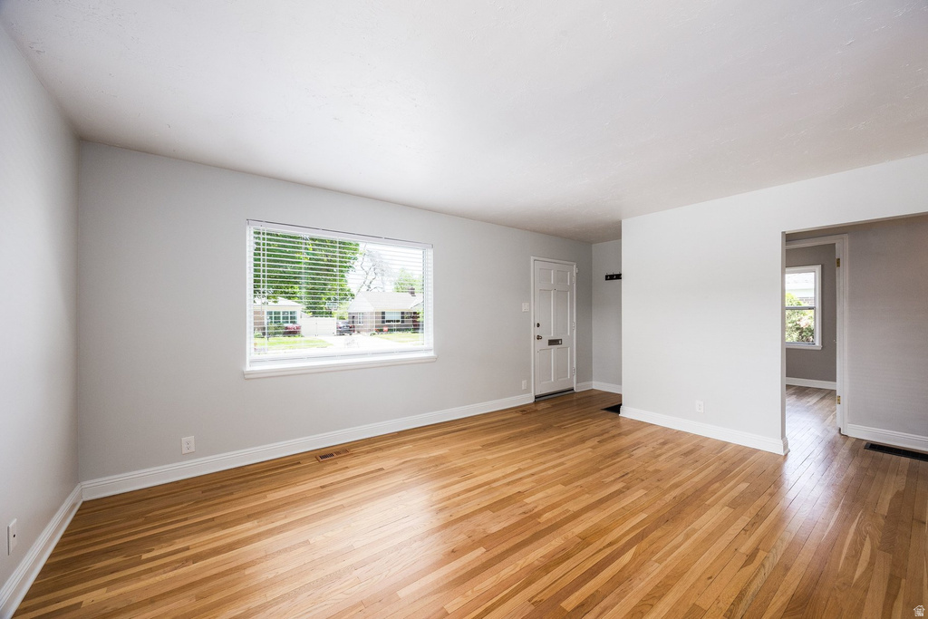 2089 E CRYSTAL AVE photo 2