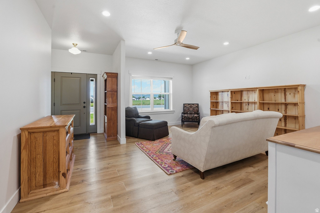561 E EAGLE DR photo 3