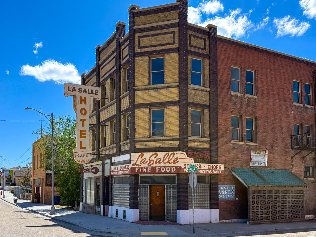 302 S MAIN ST, Helper