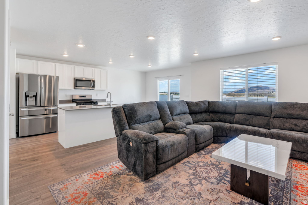 992 W BROADLEAF DR photo 2