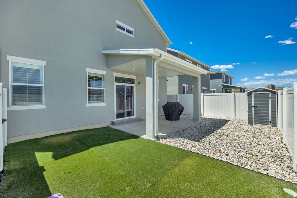 2042 W LYDIA S LN photo 3
