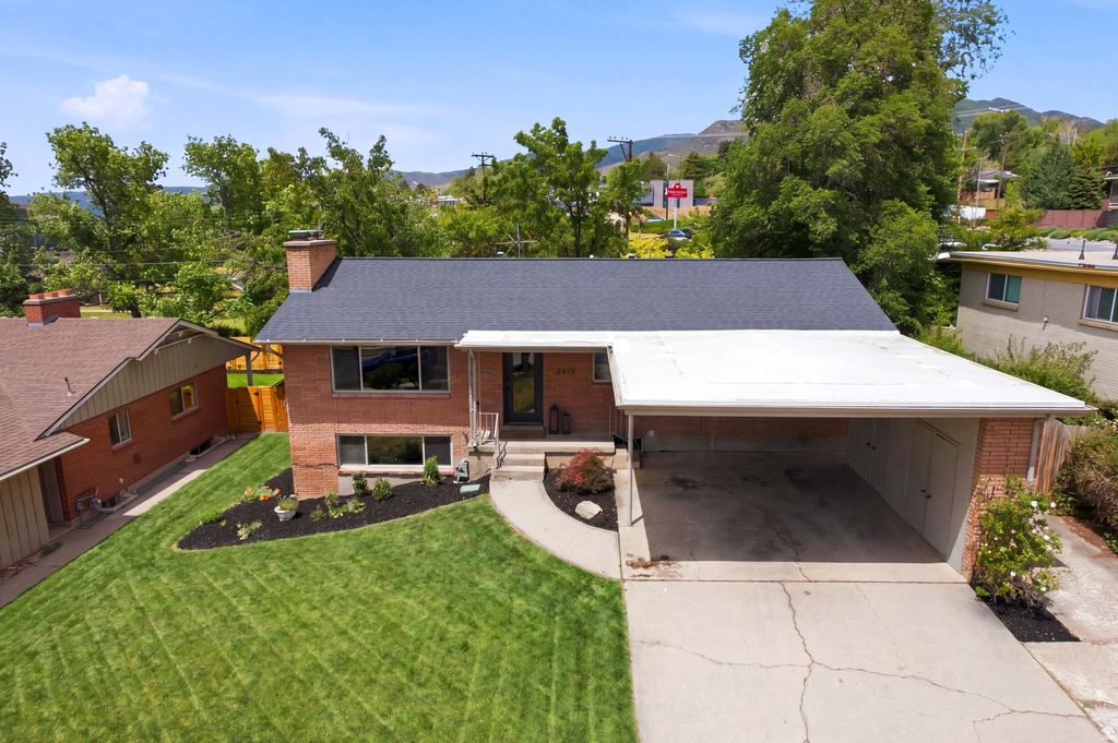 2473 E BLAINE AVE photo 2