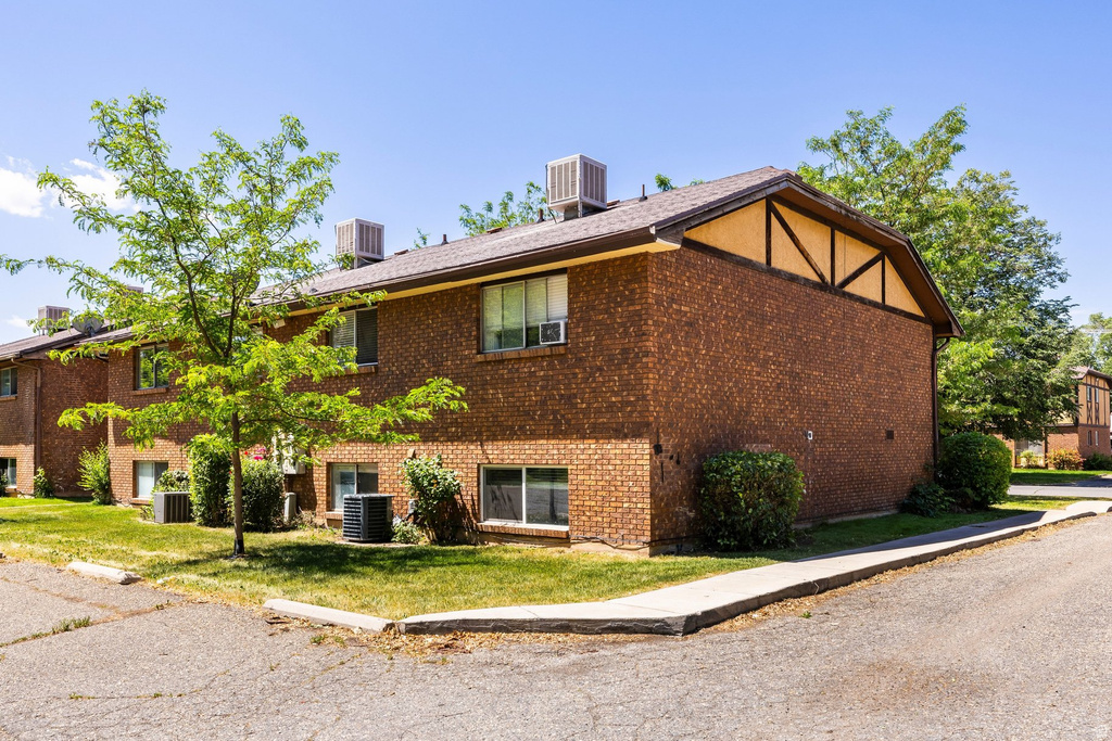 210 N PINGREE AVE photo 4
